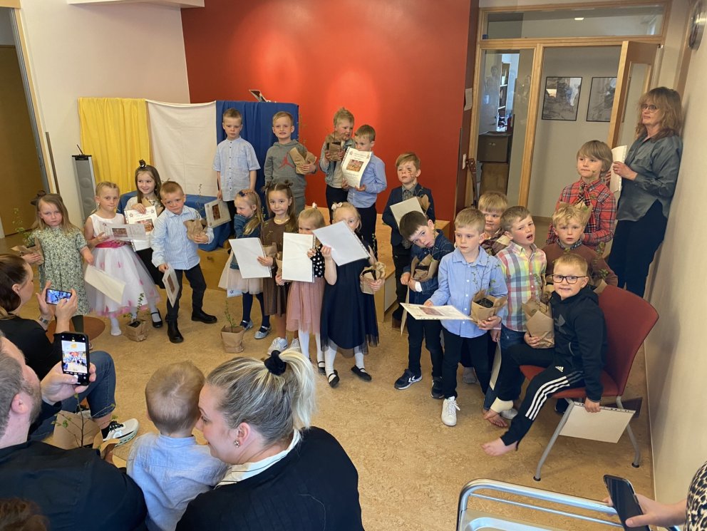 Árgangur 2017 og Aðalheiður deildarstjóri á Ási.