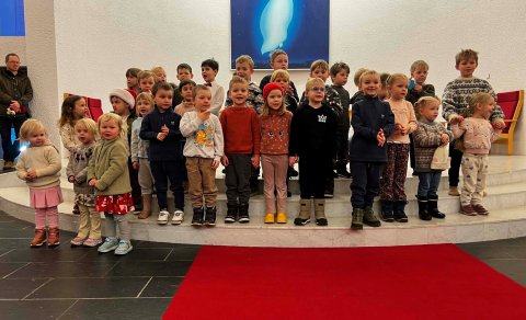Leikskólinn í jólasamverustund skólanna í kirkjunni.